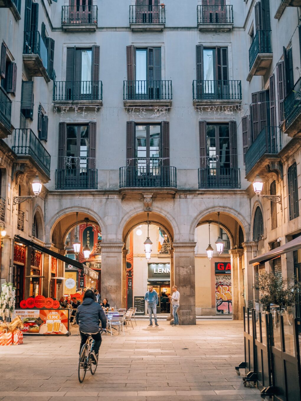 Lola Palmer Blog Travel The Best Things To Do In Barcelona Old Town