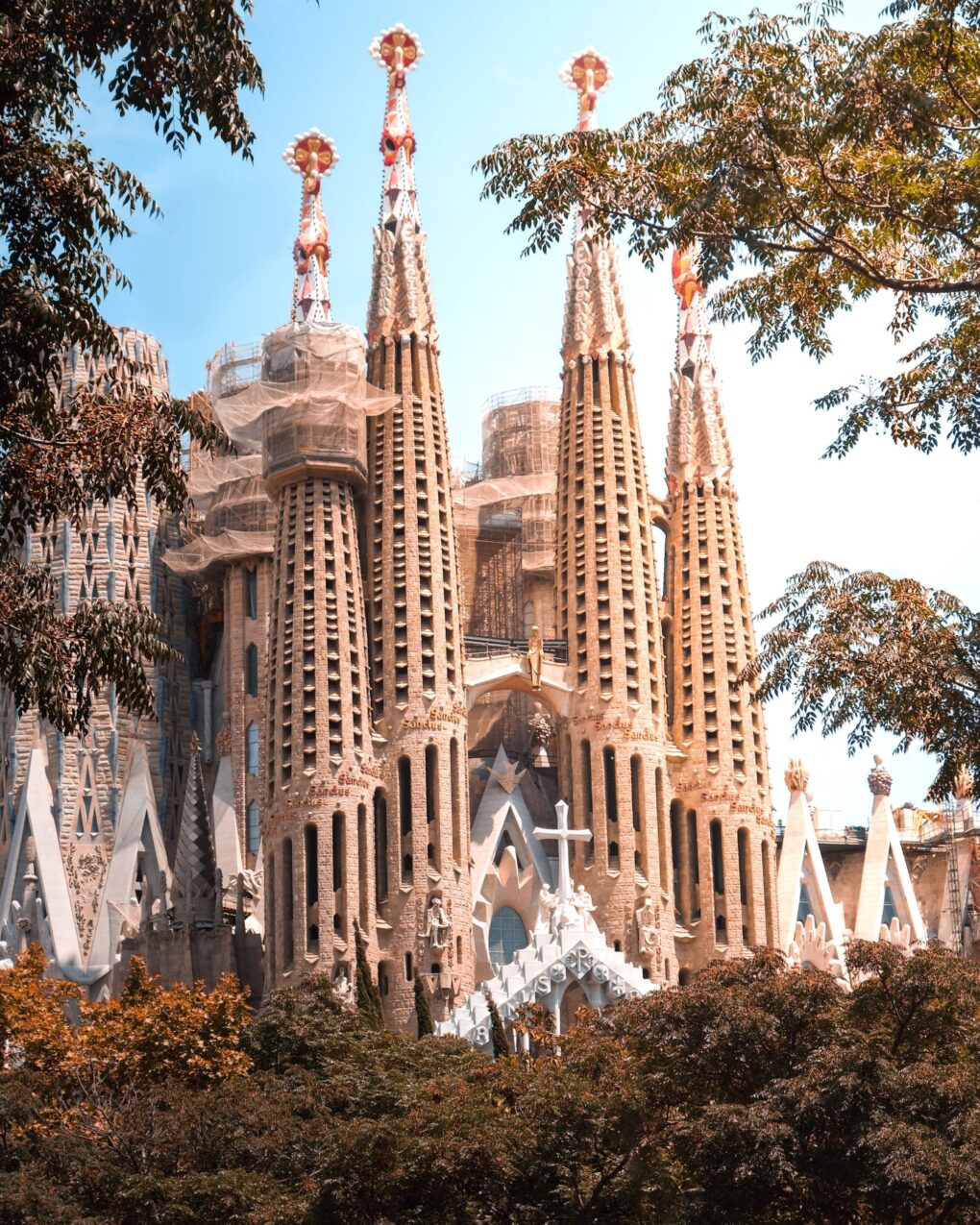 Lola Palmer Blog Travel The Best Things To Do In Barcelona La Sagrada Familia
